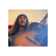 Roey - Online Composition Double Bass Electric Bass Electric Guitar Guitar Singer-Songwriter Ukulele  teacher 