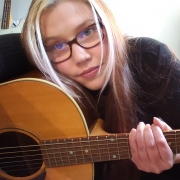 Jennifer - Online Singer-Songwriter Voice  teacher 