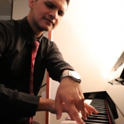 Leibnitz - Online Composition Piano Singer-Songwriter  teacher 