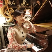 Victoria - Online Piano  teacher 